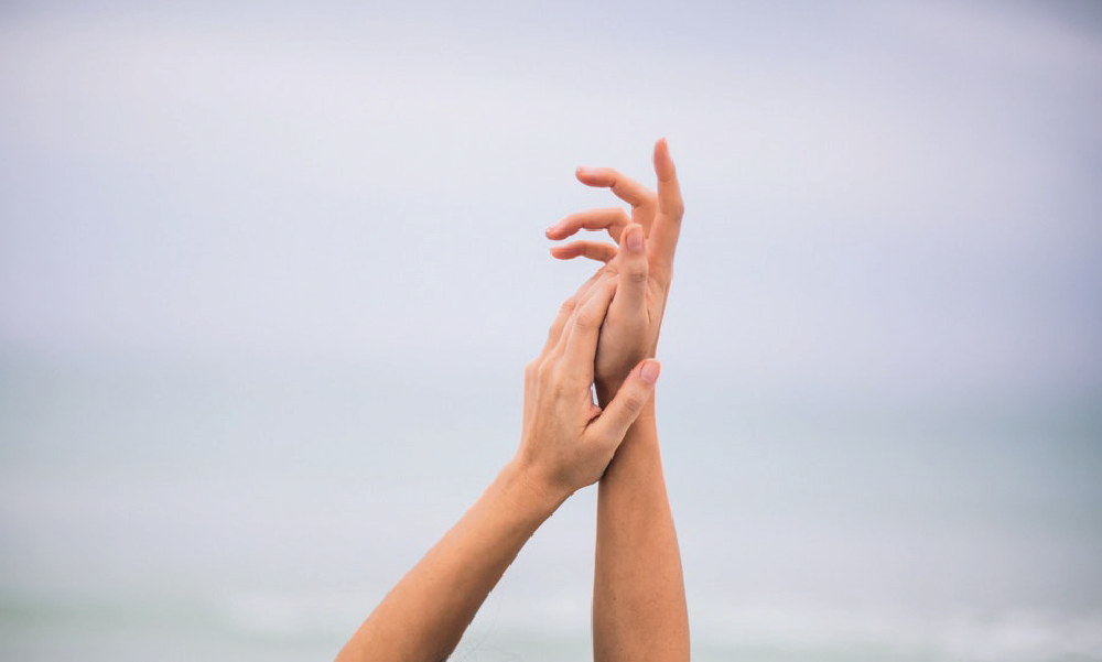 hands-01